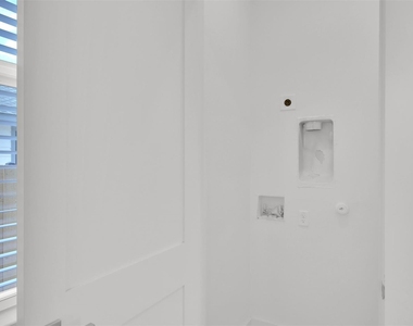 7208 Providence Ave - Photo Thumbnail 13