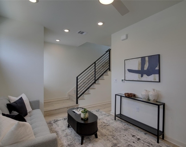 7208 Providence Ave - Photo Thumbnail 3