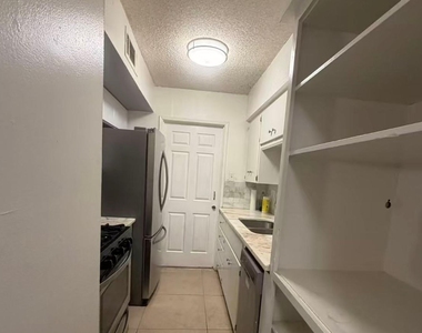 803 W 28th St - Photo Thumbnail 7