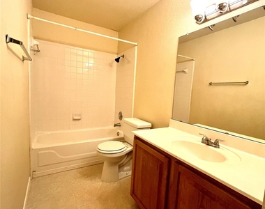 100 Giancarlos Ln - Photo Thumbnail 15
