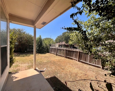100 Giancarlos Ln - Photo Thumbnail 17