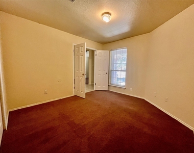 100 Giancarlos Ln - Photo Thumbnail 13