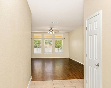 1817 Shaker Trl - Photo Thumbnail 7