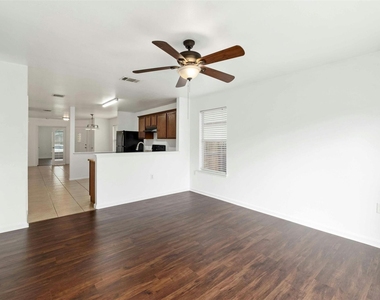 12409 Sky Harbor Dr - Photo Thumbnail 5