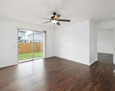 12409 Sky Harbor Dr - Photo Thumbnail 4