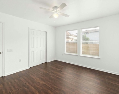 12409 Sky Harbor Dr - Photo Thumbnail 12