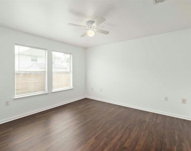 12409 Sky Harbor Dr - Photo Thumbnail 11