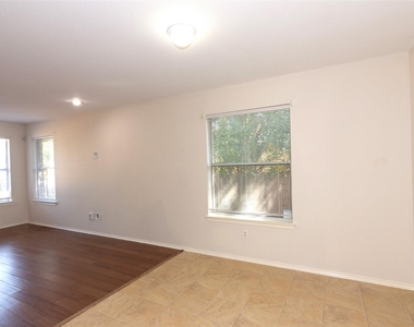 2321 Friarcreek Loop - Photo Thumbnail 12