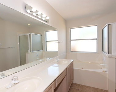 2321 Friarcreek Loop - Photo Thumbnail 15