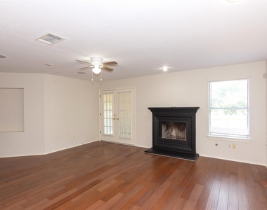 2321 Friarcreek Loop - Photo Thumbnail 4