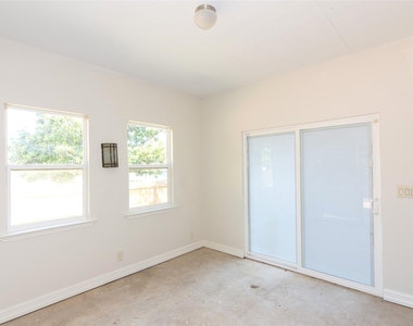 2321 Friarcreek Loop - Photo Thumbnail 25