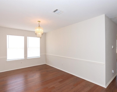 2321 Friarcreek Loop - Photo Thumbnail 2