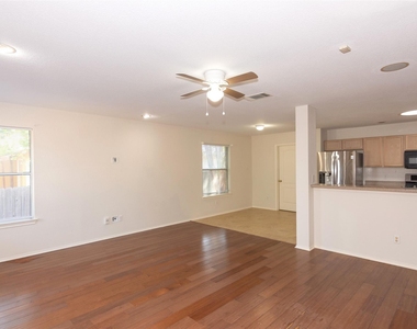 2321 Friarcreek Loop - Photo Thumbnail 6