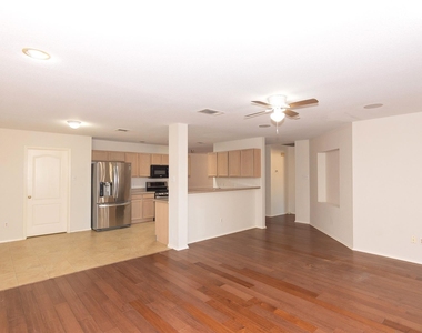 2321 Friarcreek Loop - Photo Thumbnail 5