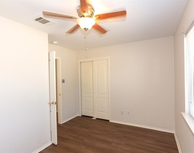 2321 Friarcreek Loop - Photo Thumbnail 21