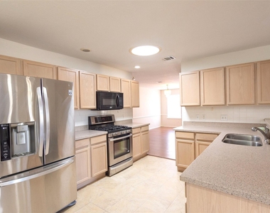 2321 Friarcreek Loop - Photo Thumbnail 7