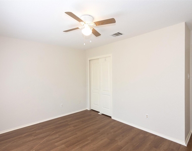 2321 Friarcreek Loop - Photo Thumbnail 19