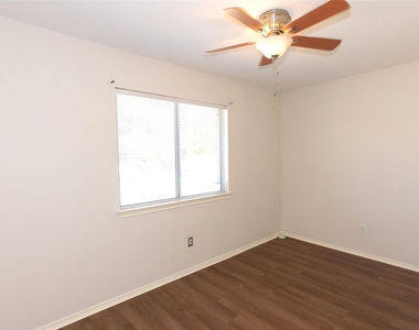 2321 Friarcreek Loop - Photo Thumbnail 20