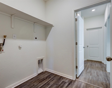 210 Seneca Loop - Photo Thumbnail 14