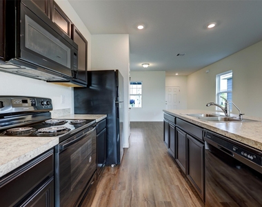 210 Seneca Loop - Photo Thumbnail 4