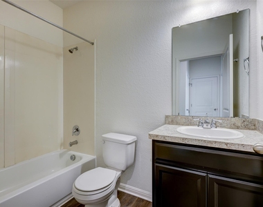 210 Seneca Loop - Photo Thumbnail 12