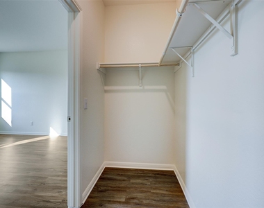 210 Seneca Loop - Photo Thumbnail 9