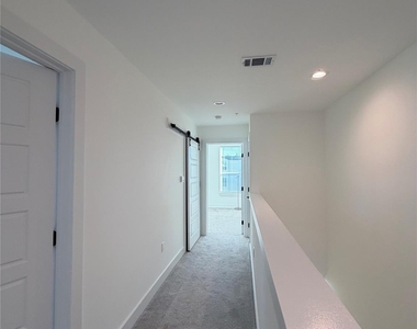 1417 Kramer Ln #23 - Photo Thumbnail 6