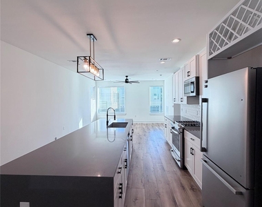1417 Kramer Ln #23 - Photo Thumbnail 4