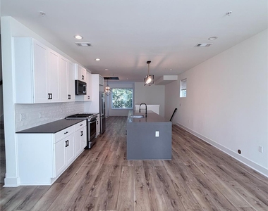 1417 Kramer Ln #23 - Photo Thumbnail 3
