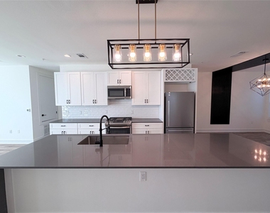 1417 Kramer Ln #23 - Photo Thumbnail 5