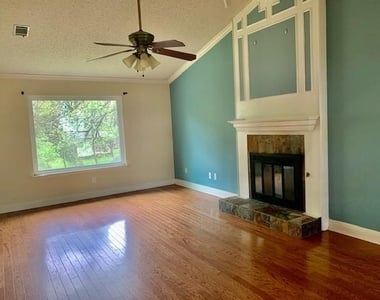8407 Spring Valley Dr - Photo Thumbnail 16