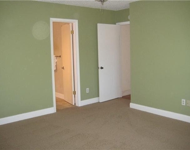 8407 Spring Valley Dr - Photo Thumbnail 11