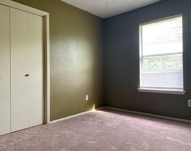 8407 Spring Valley Dr - Photo Thumbnail 9