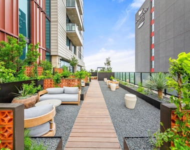 84 East Ave - Photo Thumbnail 14