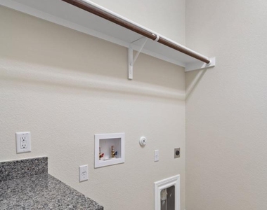 3805 Wales Ct - Photo Thumbnail 22