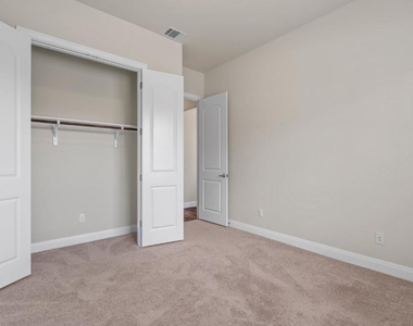 3805 Wales Ct - Photo Thumbnail 18