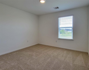 325 Brody Ln - Photo Thumbnail 14