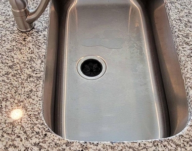 325 Brody Ln - Photo Thumbnail 8
