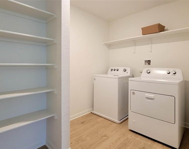 325 Brody Ln - Photo Thumbnail 16