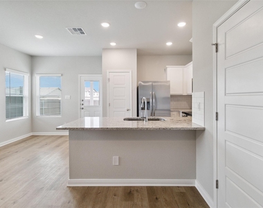 525 Caymus Dr - Photo Thumbnail 6