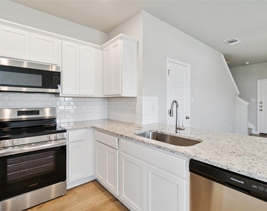525 Caymus Dr - Photo Thumbnail 9