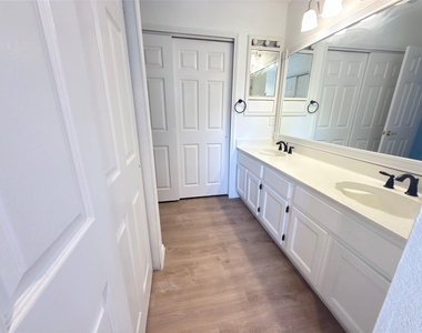 1915 Egger Ave - Photo Thumbnail 6