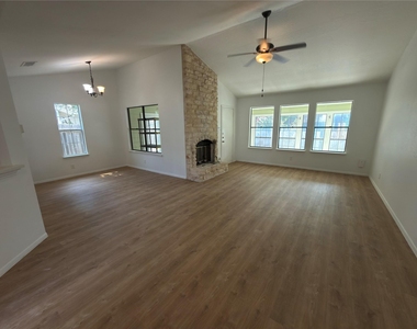 1915 Egger Ave - Photo Thumbnail 1