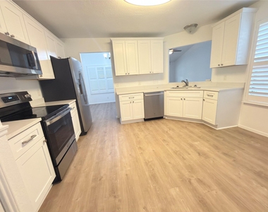 1915 Egger Ave - Photo Thumbnail 2