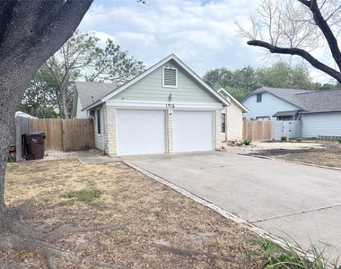 1915 Egger Ave - Photo Thumbnail 1