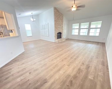 1915 Egger Ave - Photo Thumbnail 5