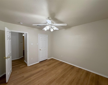 3904 Cadoz Ct - Photo Thumbnail 12