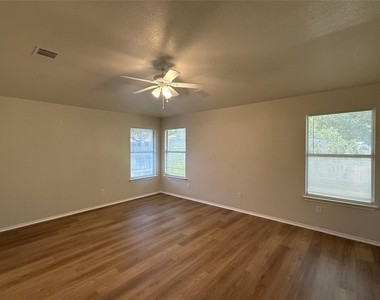 3904 Cadoz Ct - Photo Thumbnail 18