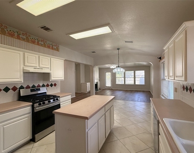 3904 Cadoz Ct - Photo Thumbnail 7