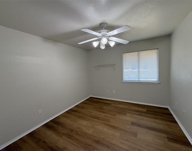 3904 Cadoz Ct - Photo Thumbnail 13